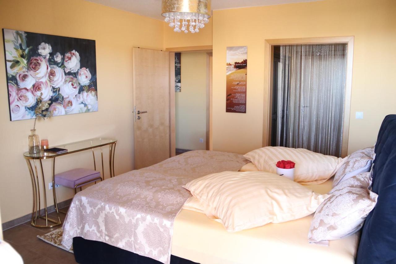 Fewo Golden Palace Етенхайм Екстериор снимка