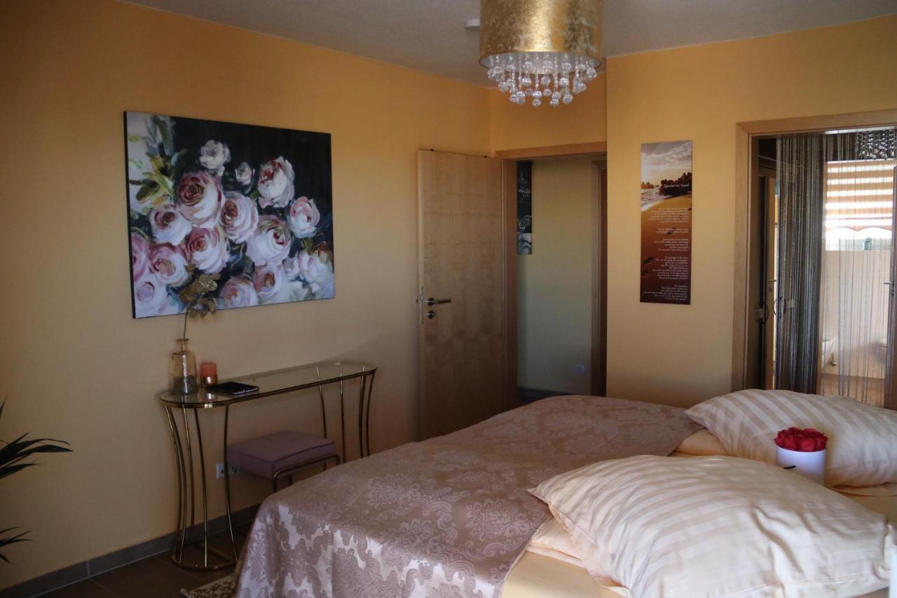 Fewo Golden Palace Етенхайм Екстериор снимка